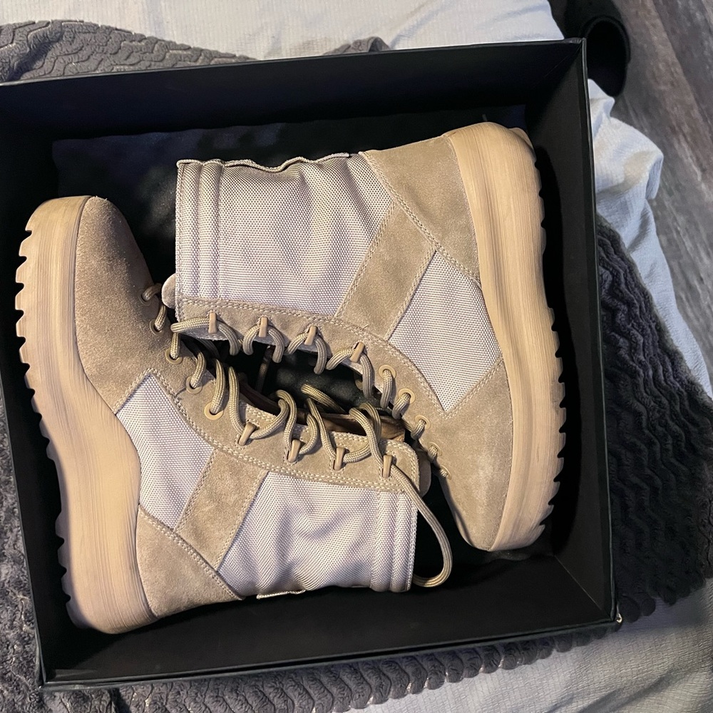Yeezy boots military rock season 3
